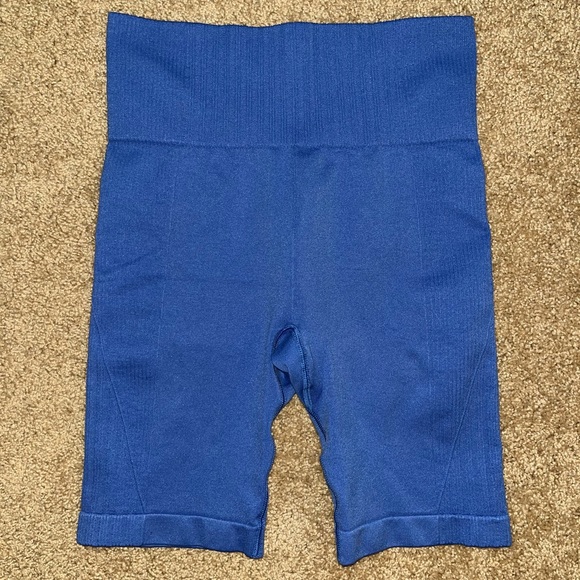 All In Motion Women’s Seamless Crop Top And Bike Shorts 8” - Picture 4 of 5